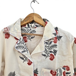 Ensemble de pyjama pour homme à manches longues à imprimé floral, tissu en satin 100% coton, vêtements de nuit décontractés, motif tissé, saison printemps, cadeau pour elle - Product Image 5
