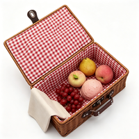 Panier moderne en plastique PP tressé imitation rotin, en forme de valise rectangulaire, avec doublure écologique, portable, pour emballage cadeau de vin à domicile