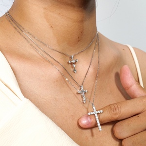 Collar con Colgante de Cruz Personalizado, Plata S925 con Incrustaciones de Moissanita - Product Image 5