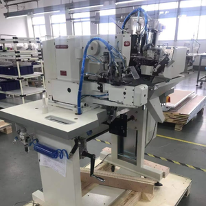 Machine à coudre à double aiguille haute performance VMA avec système d'alimentation automatique pour la pose de boucles de ceinture sur les jeans - Product Image 3