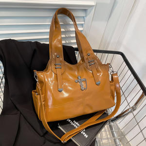 Sac à main élégant pour femme en PU. La doublure est en polyester. Ceci est un sac à main de luxe de créateur.3738 - Product Image 1