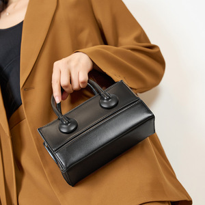 Petit sac carré <span class=keywords><strong>en</strong></span> cuir à une épaule avec un sac à <span class=keywords><strong>bandoulière</strong></span> diagonal - Product Image 3