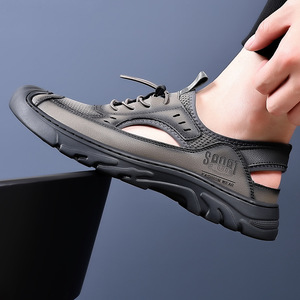 รองเท้าแตะตาข่ายแบบเจาะรูสำหรับผู้ชายแบบสวมเปิดส้นระบายอากาศได้ดีรองเท้าหนังปิดนิ้วเท้าสีน้ำตาลสีดำสีเทา 6019 - Product Image 2