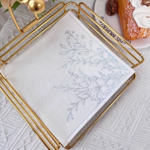 Serviettes pliantes en forme d'arbre à 3 plis 5x5 pouces Serviettes <span class=keywords><strong>de</strong></span> cocktail jetables Fournitures <span class=keywords><strong>de</strong></span> fête à la maison Serviettes <span class=keywords><strong>de</strong></span> boissons <span class=keywords><strong>de</strong></span> Noël - Product Image 3