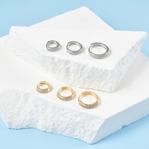 Boucles d'oreilles créoles en zircon à la mode pour femmes boucle d'<span class=keywords><strong>oreille</strong></span> 0.8mm épaisseur anneaux de <span class=keywords><strong>lobe</strong></span> d'<span class=keywords><strong>oreille</strong></span> plaqué or bijoux en laiton à la mode - Product Image 6