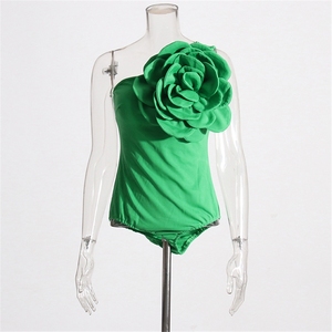 Nuevo Body Sexy Ajustado con Diseño Floral Calado, Asimétrico de un Solo Hombro, Liso, sin Mangas para Mujer - Product Image 3