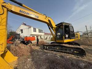 Excavatrice hydraulique Komatsu PC200-8 d'occasion, 20 tonnes, modèle 2022, capacité de la benne de 1,0 m, moteur et composants d'engrenage à vendre - Product Image 4