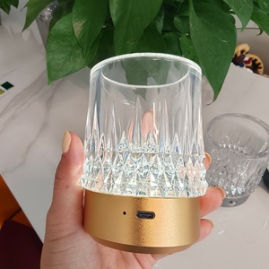 Lampe <span class=keywords><strong>de</strong></span> nuit en forme <span class=keywords><strong>de</strong></span> <span class=keywords><strong>boule</strong></span> <span class=keywords><strong>de</strong></span> cristal, lampe <span class=keywords><strong>de</strong></span> table en cristal LED, lampes sphériques <span class=keywords><strong>de</strong></span> nuit d'intérieur avec base en alliage d'<span class=keywords><strong>aluminium</strong></span> - Product Image 2