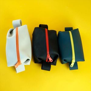 Grande trousse de maquillage pour femme en silicone, résistante à l'eau, avec poignée souple, motif bonbons, pour voyage, fermeture éclair - Product Image 4