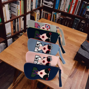 Bolsa de Mano Práctica con Cierre de Cremallera y Asa de Silicona Resistente al Agua, Colorida, Nueva de 2025, para la Vida Diaria - Product Image 1