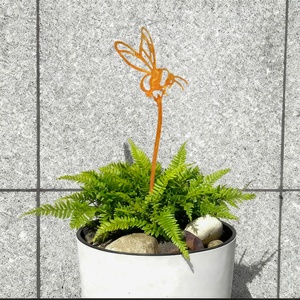 Adornos de animales para jardín: Productos de metal y láser para arreglos de patio trasero, estacas fáciles de instalar, adornos de perros y ramos de flores. - Product Image 1