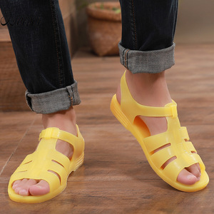 Taglie forti <span class=keywords><strong>sandali</strong></span> romani per uomo <span class=keywords><strong>donna</strong></span> in plastica PVC giallo gelatina <span class=keywords><strong>sandali</strong></span> con fibbia alla caviglia <span class=keywords><strong>sandali</strong></span> piatti da spiaggia - Product Image 3