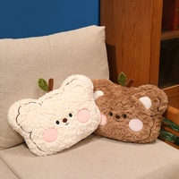 Großhandel Kawaii Lockiges Fell Apfelbär Plüschkissen Niedliches Teddybär-förmiges Kissen für Sofa Schlafzimmer Deko Feiertagsgeschenk