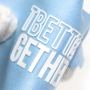 Thời Trang Sang Trọng Biểu Tượng Tùy Chỉnh Thương Hiệu 3D Silicone <span class=keywords><strong>PU</strong></span> Truyền Nhiệt Báo Chí In Ấn Nhãn Cho Quần Áo T-Shirt - Product Image 3