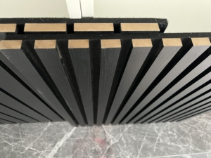 <span class=keywords><strong>Pannelli</strong></span> acustici a doghe di legno larghi 50mm Akupanel neri <span class=keywords><strong>3</strong></span> lati in PVC impiallacciatura <span class=keywords><strong>MDF</strong></span> <span class=keywords><strong>pannelli</strong></span> acustici a doghe per parete o soffitto - Product Image 5