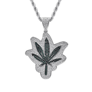 Collier <span class=keywords><strong>de</strong></span> style européen et américain, pendentif feuille d'érable hip-hop, zircon vert, accessoires pour hommes - Product Image 3