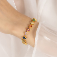 Bracelet trèfle à quatre feuilles en zircon arc-en-ciel, bracelet pavé de diamants exquis, bijoux de luxe esthétiques et tendance pour elle