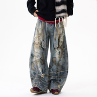 Jeans pour hommes en denim délavé, coupe Scimitar à jambe large, brodés, effet usé