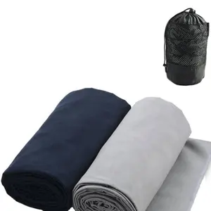 300gsm कस्टम लोगो जिम तौलिया पकड़ योग तौलिया कपड़े आकार 24*72 इंच जिम तौलिया जेब के साथ गैर पर्ची गर्म योग Microfiber डेरा डाले हुए