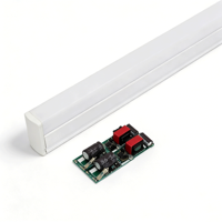 Lampe linéaire LED intégrée OEM ODM T5 T8 avec boîtier en PVC, 4ft/8ft, 18W/20W, à montage en surface, double extrémité, connectable, pour bureau et magasin