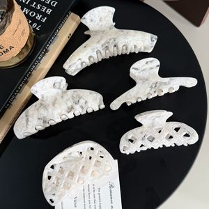 Nouvelles pinces à cheveux coréennes élégantes en acétate grand format pour femmes, motif gaufré blanc, accessoires de luxe pour cheveux - Product Image 2