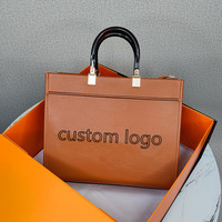 Sac fourre-tout en cuir personnalisé de luxe avec logo gaufré, fermeture éclair et doublure en polyester, sac à bandoulière classique pour femme, grande capacité