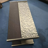 Poignée de porte personnalisée en acier inoxydable doré mat robuste avec plaque de poussée/tirage en cuir noir pour usage commercial et architectural