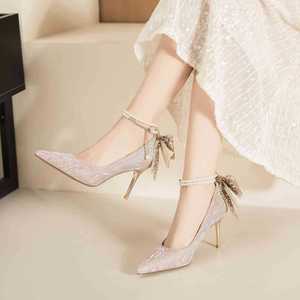6681Y-012 Zapatos de Novia con Tacón de Aguja y Punta Puntiaguda, Correa de Tobillo con Perlas, Decoración de Lazo con Brillo Plateado, Forro de Satén - Product Image 4
