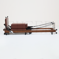 Machine de Pilates Reformer Pliante de Luxe en Bois de Chêne Rouge Massif avec Finition Noyer pour Studio de Pilates, Gymnase à Domicile et Entraînement