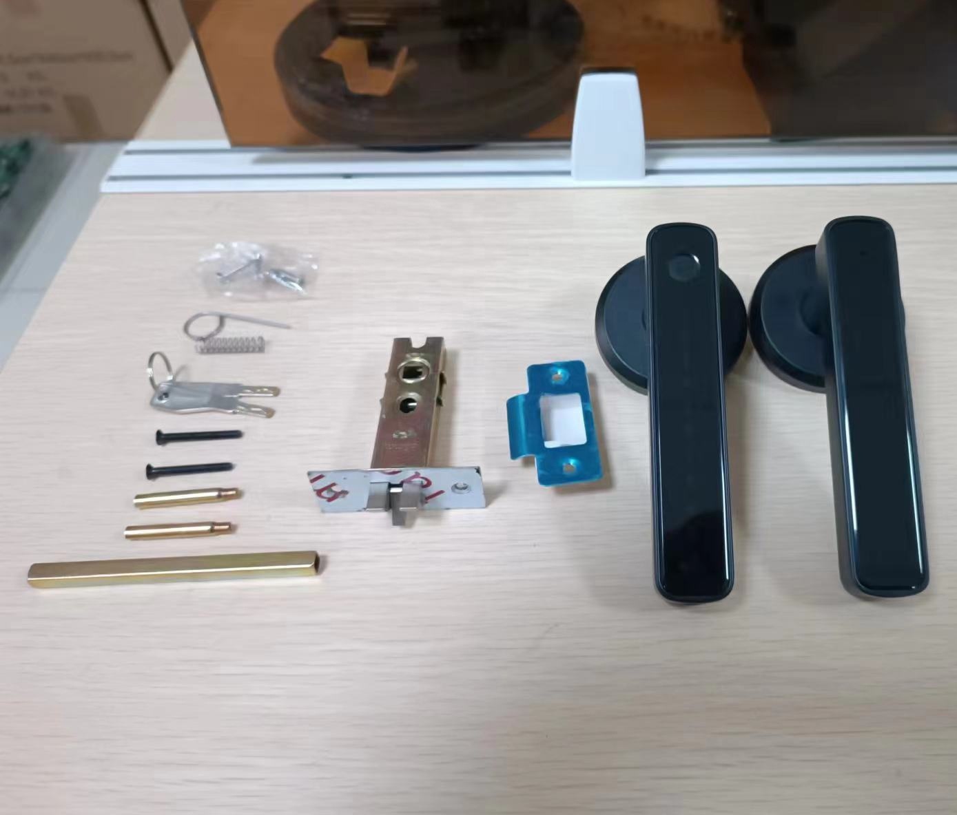 Indoor Interior Room Security Keyless Code Digital Smart Lever Handle Lock Fingerprint Door Lock with Tuya APP · image 5