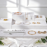 Présentoir à bijoux haut de gamme en lin pour bagues, bracelets, colliers, idéal pour comptoir et accessoires de diffusion en direct