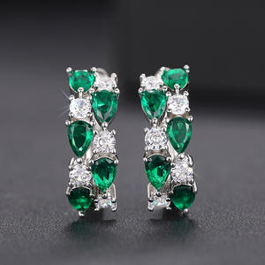 Elegantes Pendientes de Aro de Plata 925 con Zafiro Azul y Diamantes Redondos en Engaste de Garra, Joyería Clásica para Bodas de Mujer - Product Image 4