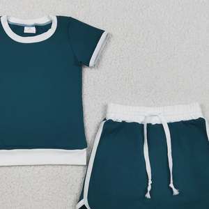 ชุดแม่ลูกขายส่ง ชุดกระโปรงเทนนิสสีเขียวเข้ม เสื้อยืดแขนสั้นสีตัดกับกระโปรง - Product Image 5