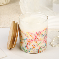 Grande bougie en cire de soja à double mèche de 750 g avec des confettis colorés, couvercle en bambou, bougie parfumée amusante pour les fêtes