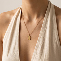 Pendentif Carré Minimaliste Mystique avec Lettres, Plaqué Or 18K, en Acier Inoxydable Bambou, Collier pour Femme Inaltérable, Vente en Gros de Bijoux