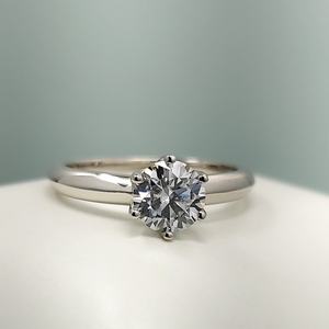 แหวนเงินแท้ 925 ประดับเพชรโมอิสซาไนต์ทรงกลม ชุบทอง จากเมจูริ จิวเวลรี่ ดีไซน์โดดเด่นไม่เหมือนใคร - Product Image 2