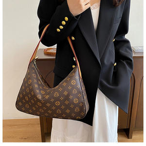 กระเป๋าถือสะพายไหล่ผู้หญิงหนัง PU หรูหรา ปี 2025 แฟชั่นใหม่ ความจุเยอะ กันน้ำ สไตล์เดรส ซิปเดี่ยว ลายตัวอักษร - Product Image 3