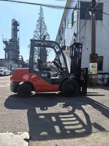 Chariot élévateur diesel 3Ton utilisé par Offre Spéciale 8FD30 marque japonaise 3 étapes 4.5 mètres pour des industries de restaurant - Product Image 3