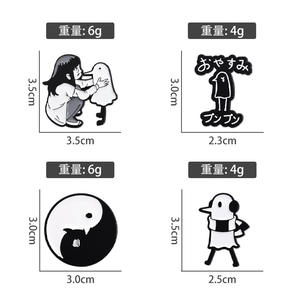 Pin de Solapa con Diseño de Hombre de Dibujos Animados en Blanco y Negro con Auriculares, Ideal como Corsage para Ropa, Uso Creativo como Souvenir - Product Image 5