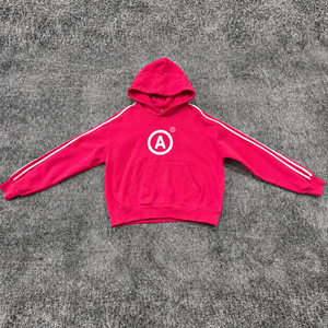 เสื้อฮู้ดดี้สีชมพูสดสำหรับผู้ชายแบบสั่งทำพิเศษ พร้อมตราโลโก้วงกลมสีขาวและแถบแถบข้างแขนเสื้อ รับผลิตแบบ OEM ODM - Product Image 1