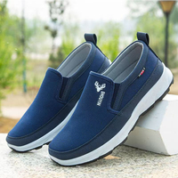 Chaussures décontractées pour hommes avec motif tête de cerf, couleur à faible saturation, tige respirante et finement texturée en DTY, semelle extérieure antidérapante