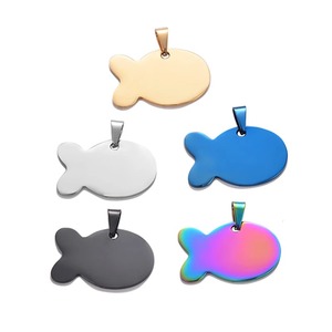 Collier avec pendentif en forme de poisson, 5 couleurs, en acier inoxydable, gravable, unisexe, taille 24,5x38mm - Product Image 1