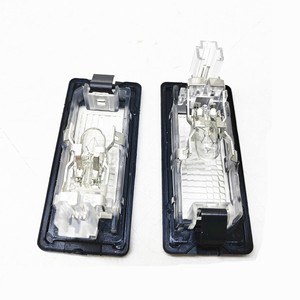 Lumière de plaque d'immatriculation Vw 5N0943021, fixation par vis en plastique pour Passat Octavia Superb Yeti Polo Touareg Jetta - Product Image 1