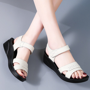 Sandali da <span class=keywords><strong>Donna</strong></span> in Morbida Pelle con Suola Spessa, Nuovi Sandali Estivi Versatili con Zeppa e <span class=keywords><strong>Tacco</strong></span> <span class=keywords><strong>Medio</strong></span>, <span class=keywords><strong>Scarpe</strong></span> Romane Retrò con Piattaforma per Donne - Product Image 4