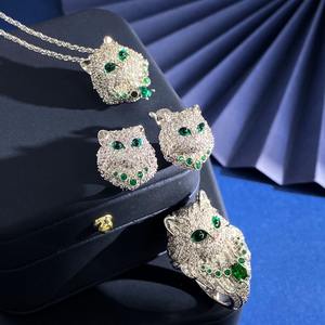 Nuevo Conjunto de Joyería con Forma de <span class=keywords><strong>Lince</strong></span> con <span class=keywords><strong>Ojos</strong></span> de Piedras Preciosas Verdes, Collar, Aretes y Anillo de Circonita Brillante, Conjunto de Regalo de Moda Único - Product Image 1