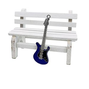 Llavero de guitarra miniatura de moda, accesorio creativo para instrumentos musicales, pequeño regalo DIY para amantes de la música - Product Image 1