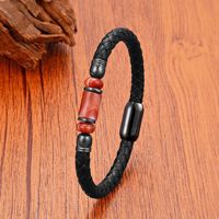 Bracelet en cuir tressé artisanal unisexe avec perles en pierre naturelle, fermoir magnétique en acier inoxydable, style minimaliste et épuré