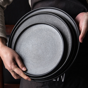 Plato de cerámica negro moderno y personalizado para restaurante, ideal para carne. - Product Image 4