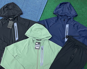 <span class=keywords><strong>Completo</strong></span> da jogging personalizzato: Tuta antivento leggera da <span class=keywords><strong>uomo</strong></span> con giacca e pantaloni per la corsa, con logo - Product Image 2