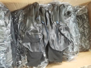 Guantes de Trabajo de Seguridad de Agarre para Construcción con Revestimiento Liso de Nitrilo Negro, Bañados en Poliéster y Nailon, Tejido Sin Costuras Calibre 13G, Personalizados con Logotipo - Product Image 3